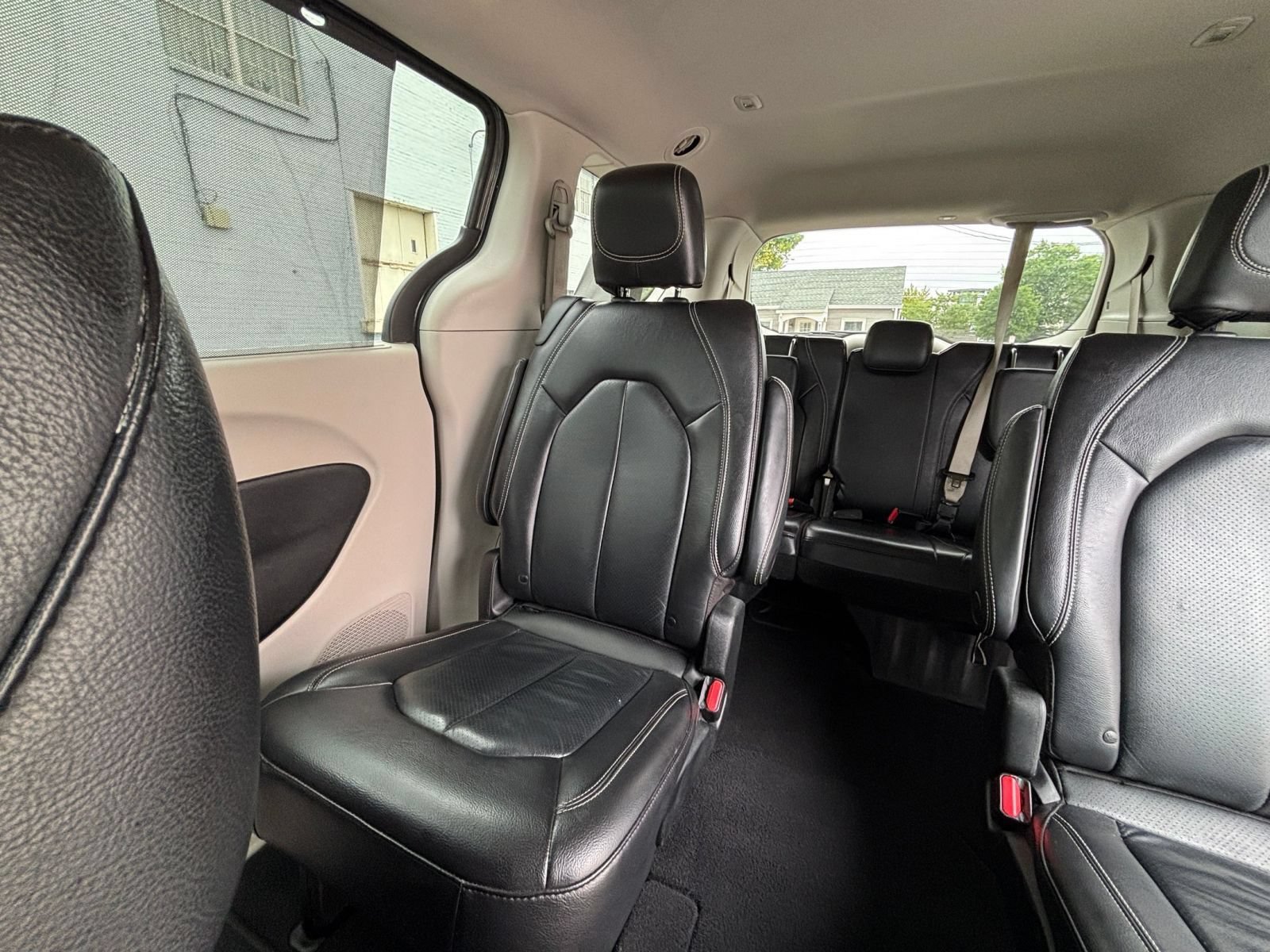 Used 2022 Chrysler Pacifica Touring-L FWD image 42