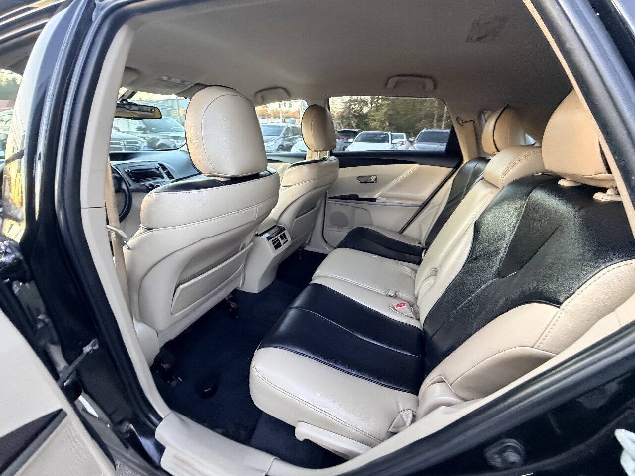 Used 2010 Toyota Venza AWD w/ Convenience Pkg image 35