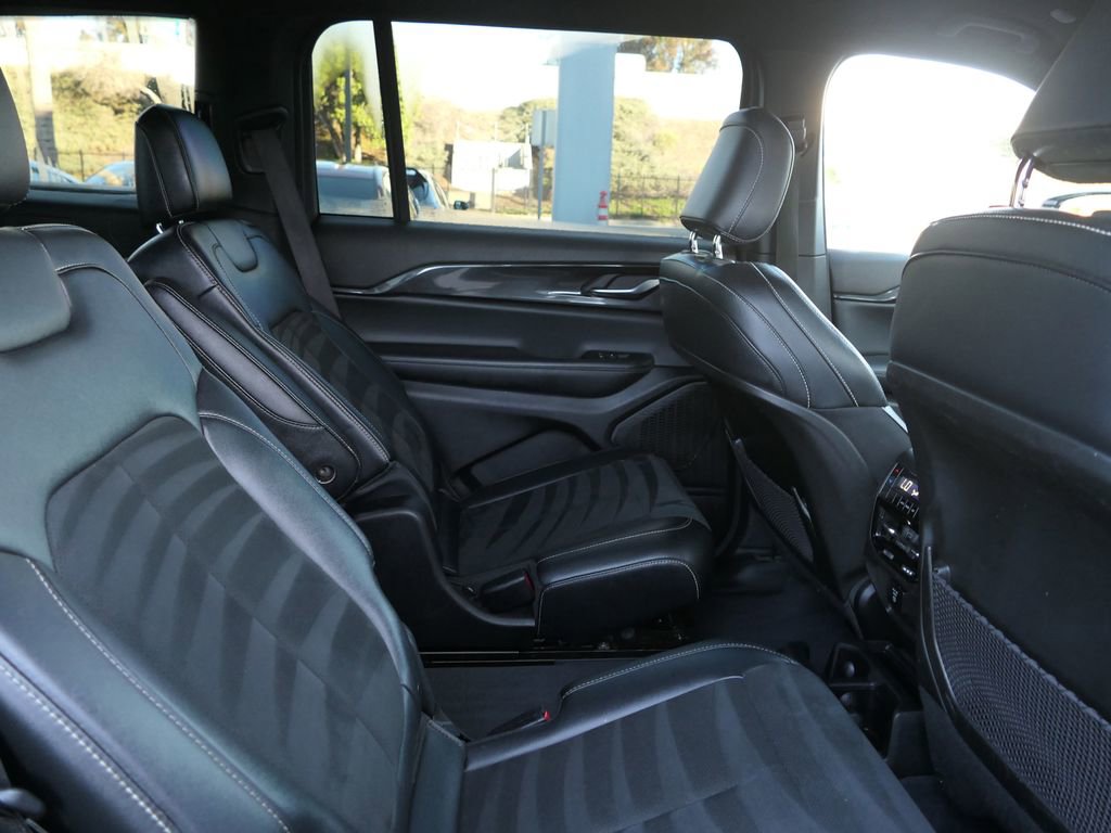 Used 2023 Jeep Grand Cherokee L Laredo image 21