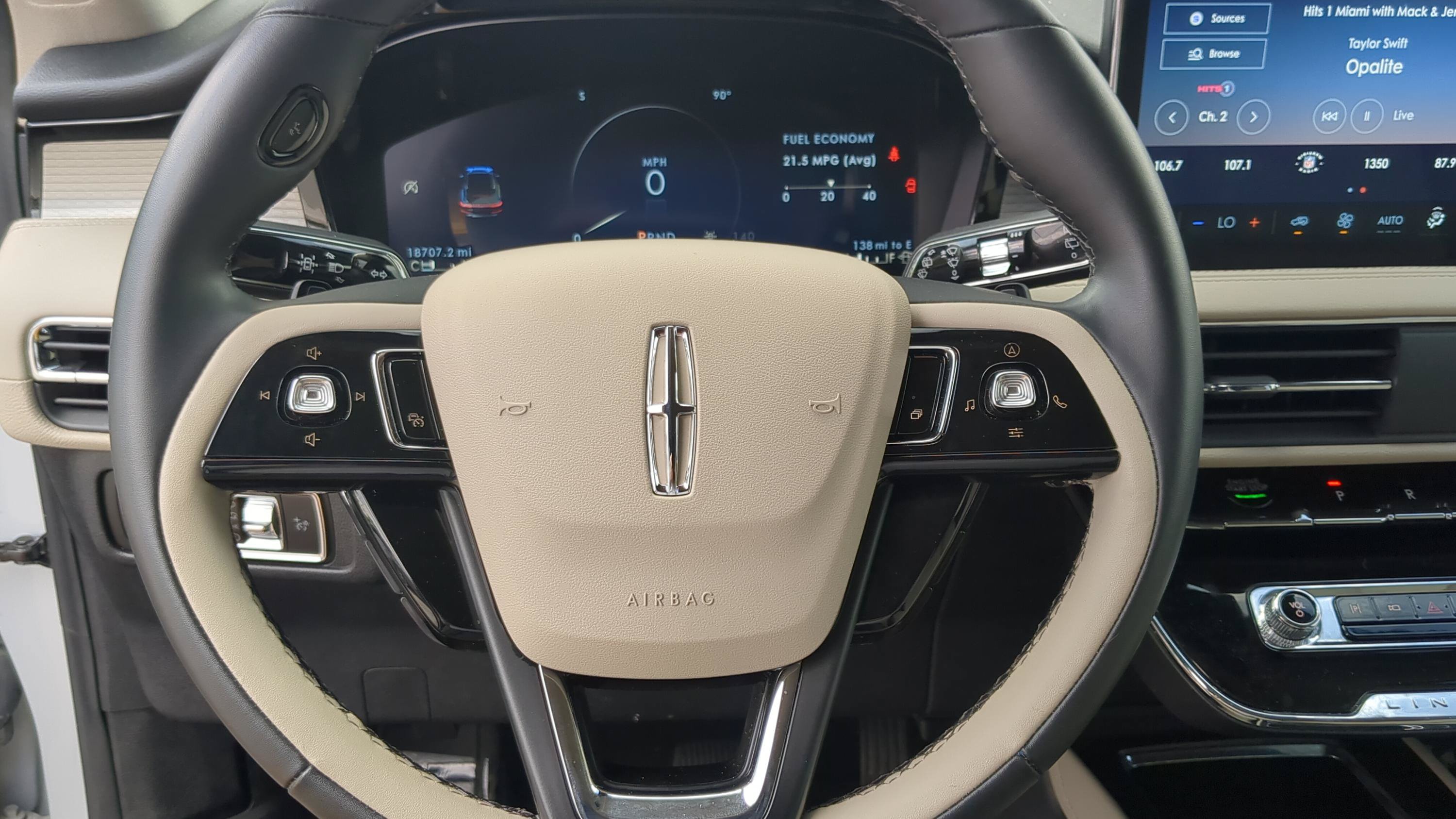 Used 2025 Lincoln Corsair AWD image 12