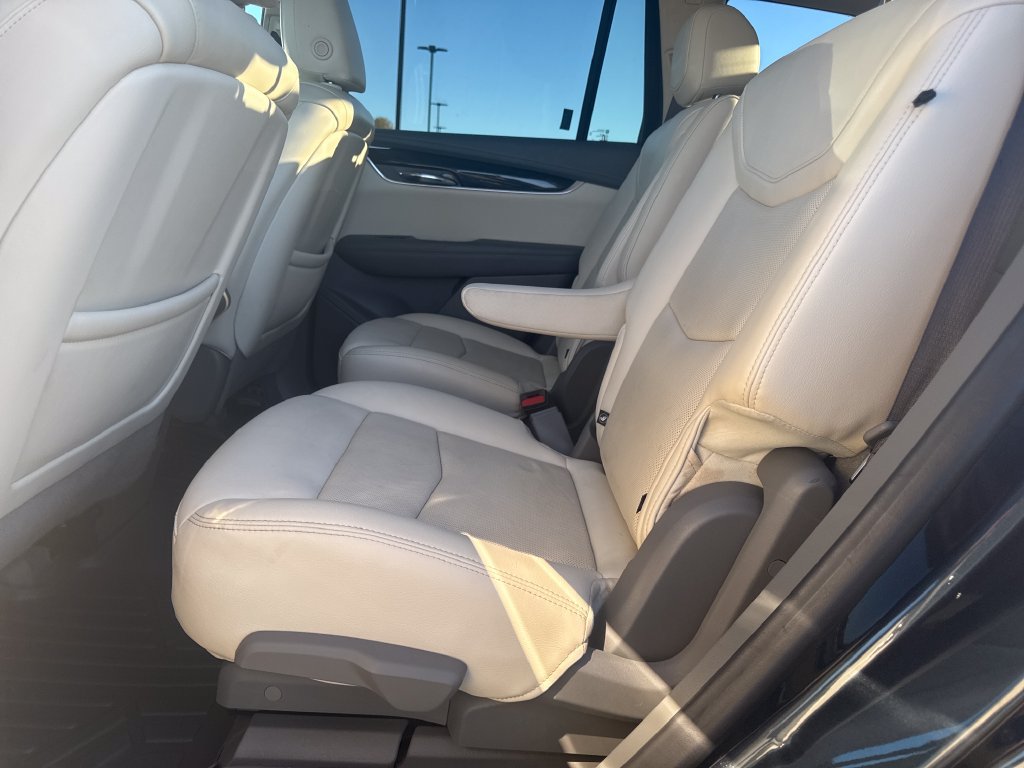 Used 2021 Cadillac XT6 Premium Luxury AWD/4WD image 16