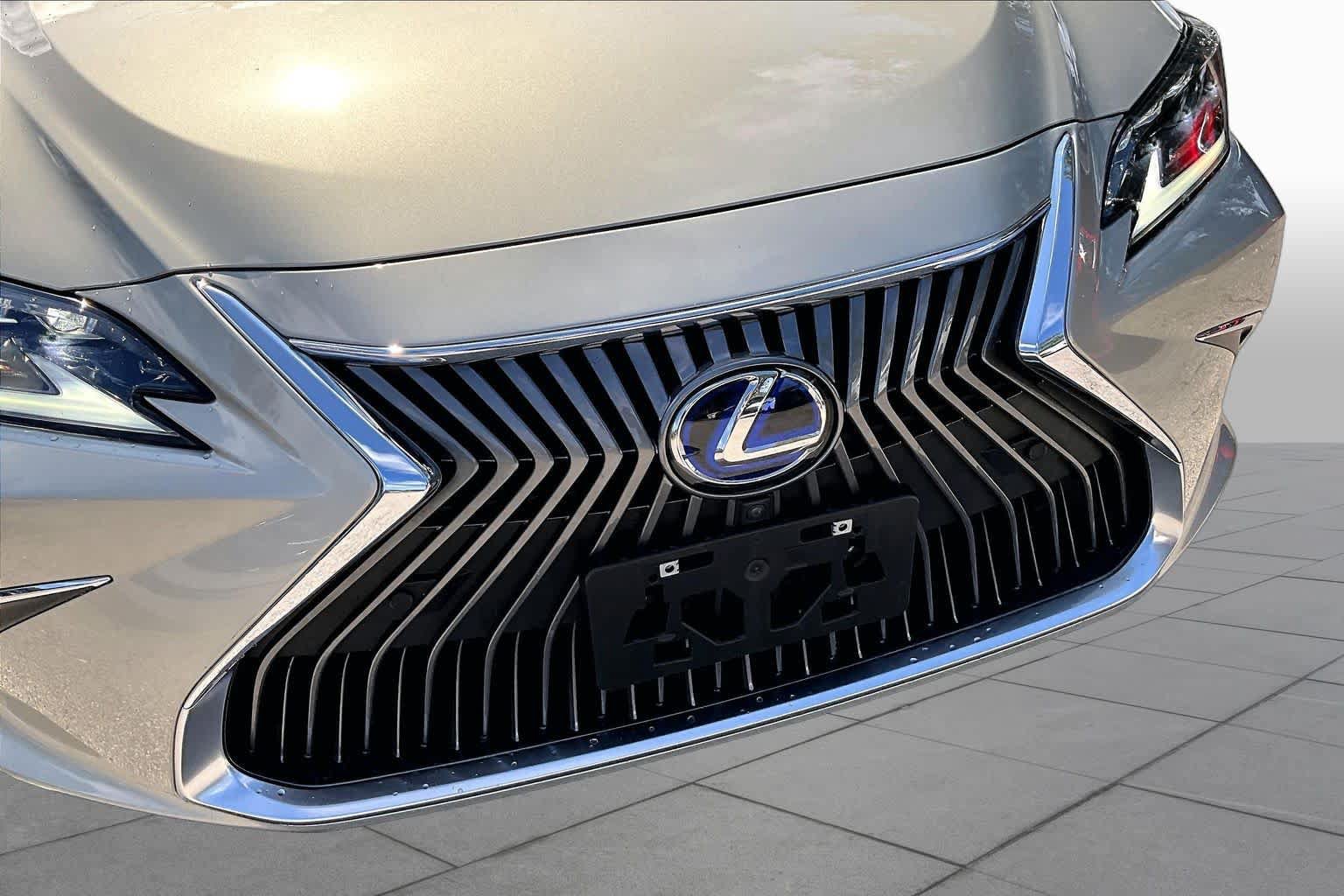 Used 2021 Lexus ES 300h Ultra Luxury w/ Accessory Package 2 FWD image 30