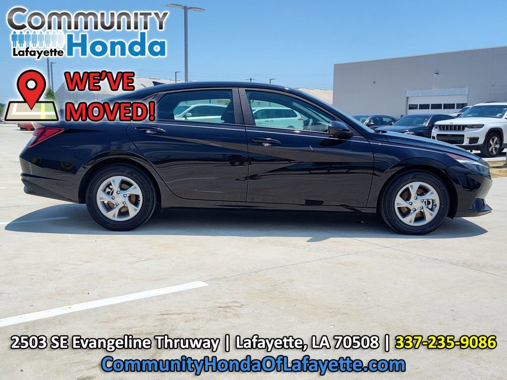 Used 2023 Hyundai Elantra SE w/ Cargo Package FWD image 11