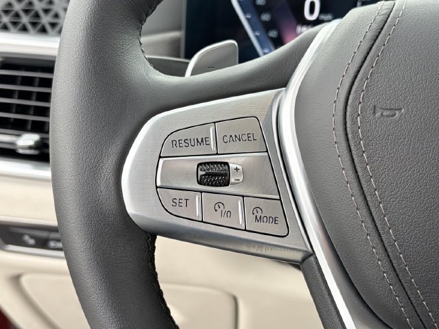Used 2025 BMW X7 xDrive40i w/ Premium Package AWD/4WD image 23