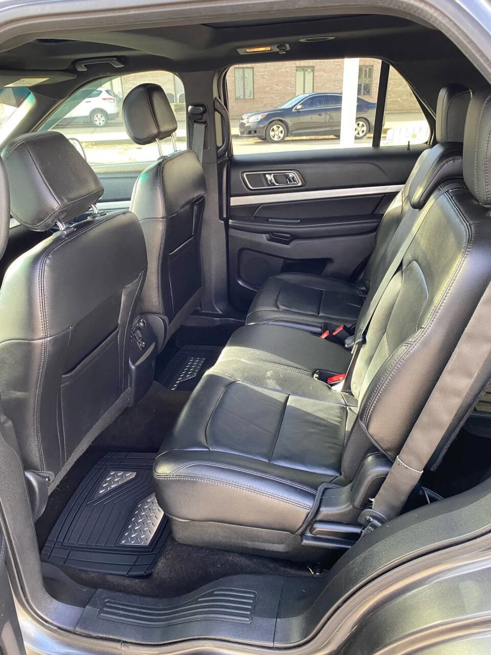 Used 2016 Ford Explorer XLT w/ Equipment Group 202A image 26