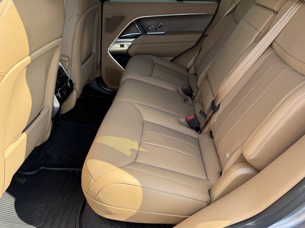 New 2025 Land Rover Range Rover SE image 32