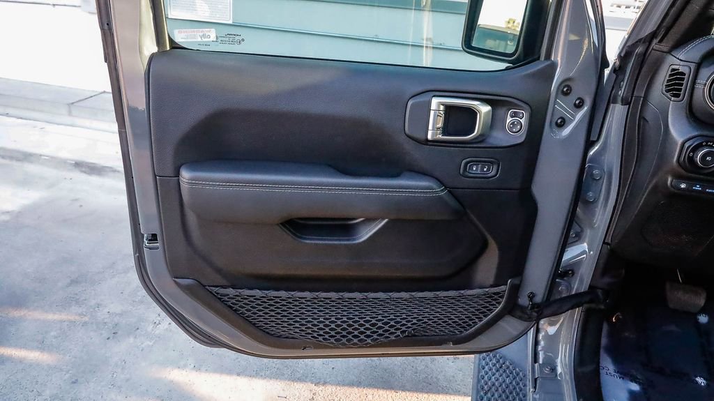 Used 2023 Jeep Wrangler Unlimited Sahara w/ Cold Weather Group AWD/4WD image 25