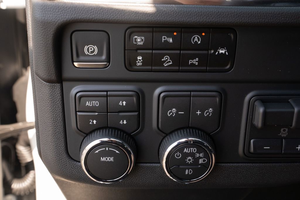 New 2025 Chevrolet Suburban Premier w/ Sun And Tow Package image 23