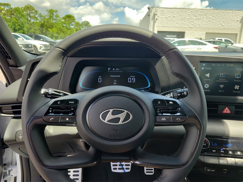 Used 2025 Hyundai Elantra Sport image 12