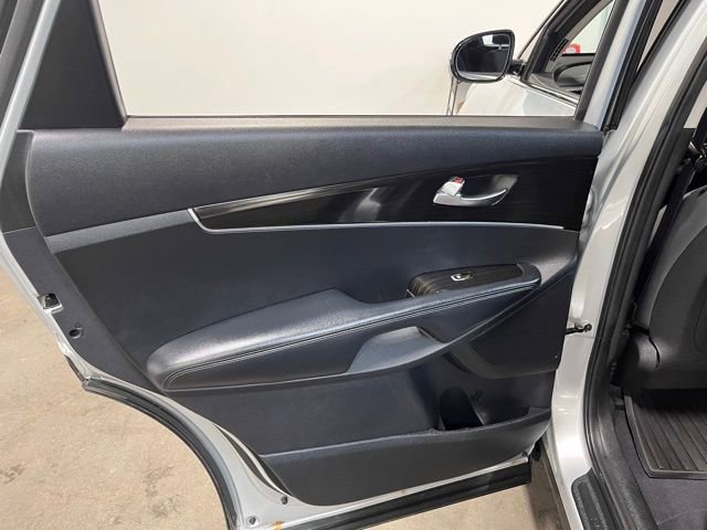 Used 2020 Kia Sorento AWD V6 image 18