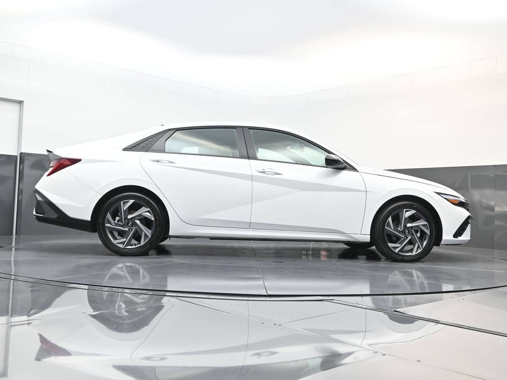 Certified 2025 Hyundai Elantra SEL FWD image 22