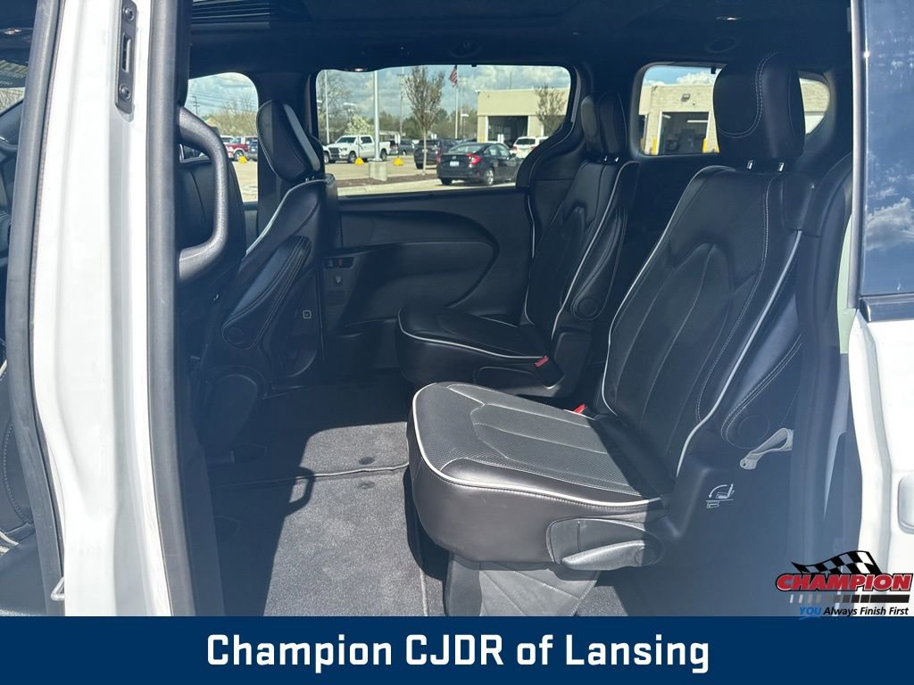 Used 2025 Chrysler Pacifica Limited FWD image 39