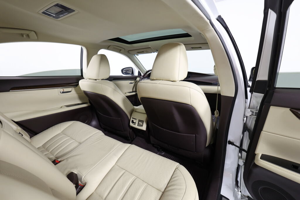 Used 2016 Lexus ES 300h w/ Luxury Package w/Wood Trim FWD image 20