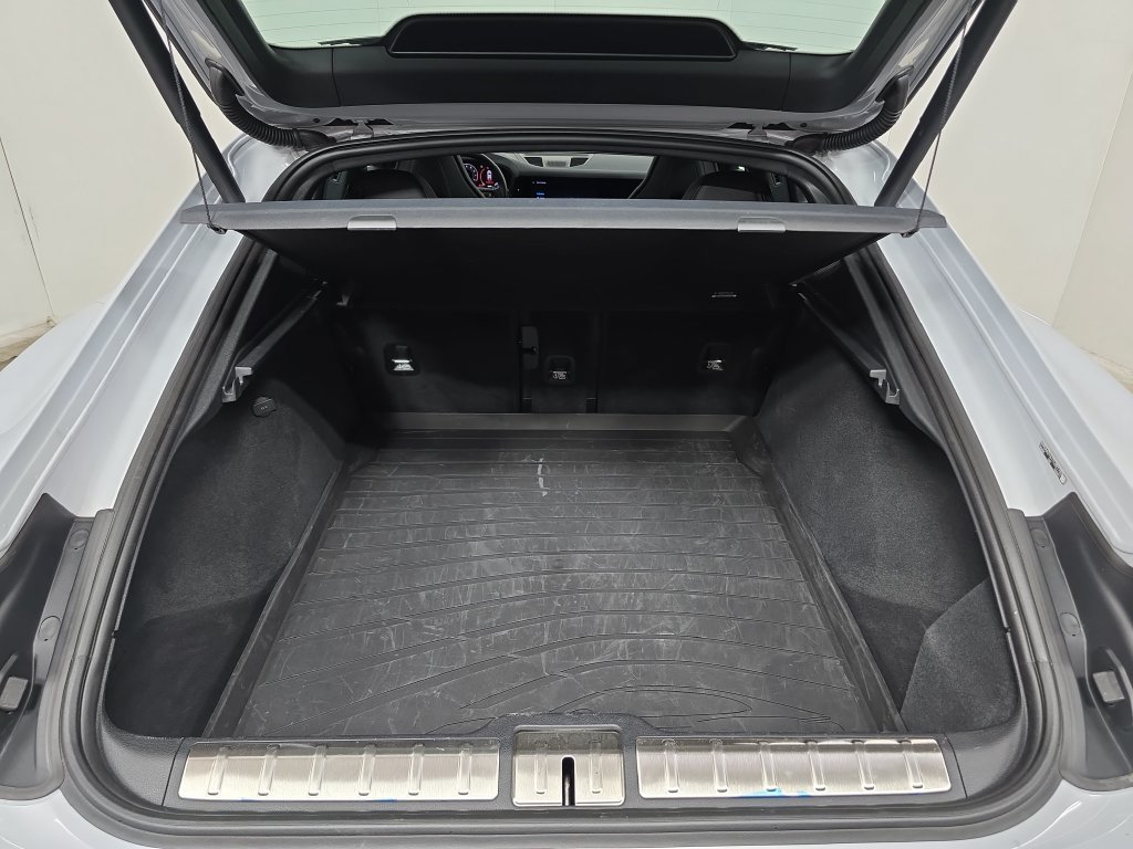Certified 2026 Porsche Panamera RWD image 25