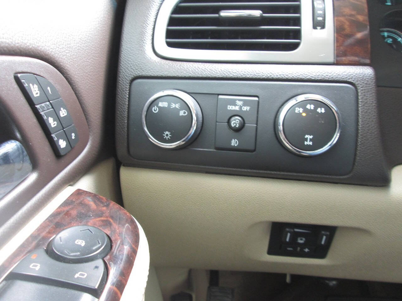 Used 2012 GMC Sierra 3500 Denali AWD/4WD image 10