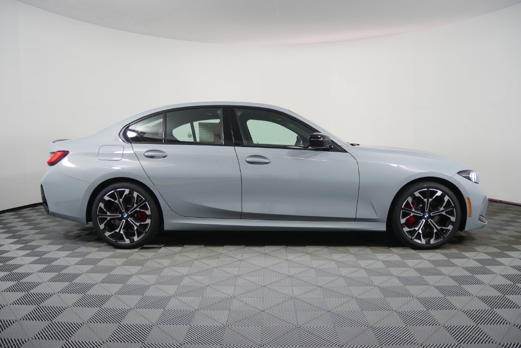 Used 2026 BMW 330i Sedan w/ M Sport Package RWD image 7