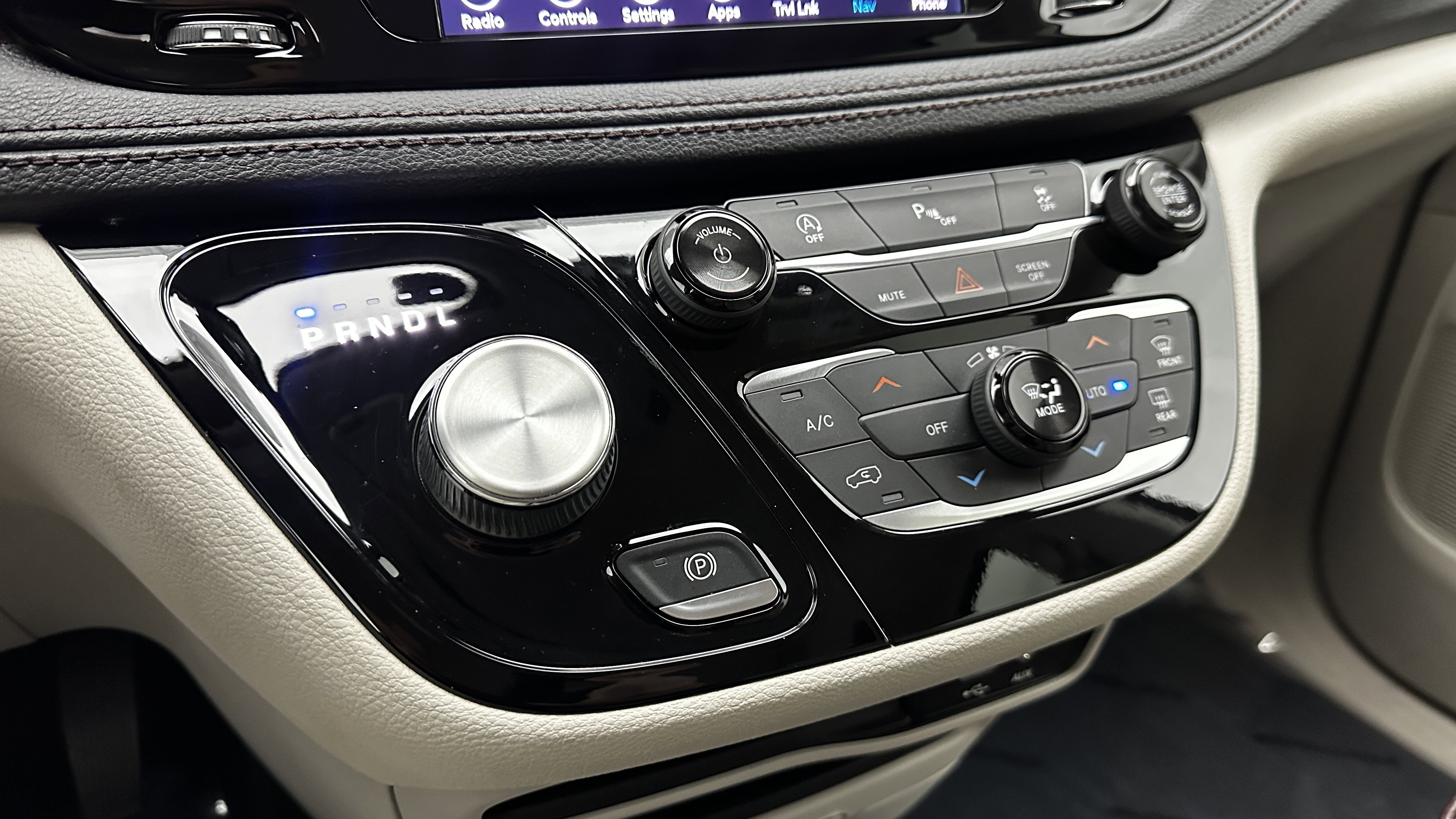 Used 2019 Chrysler Pacifica Limited image 16