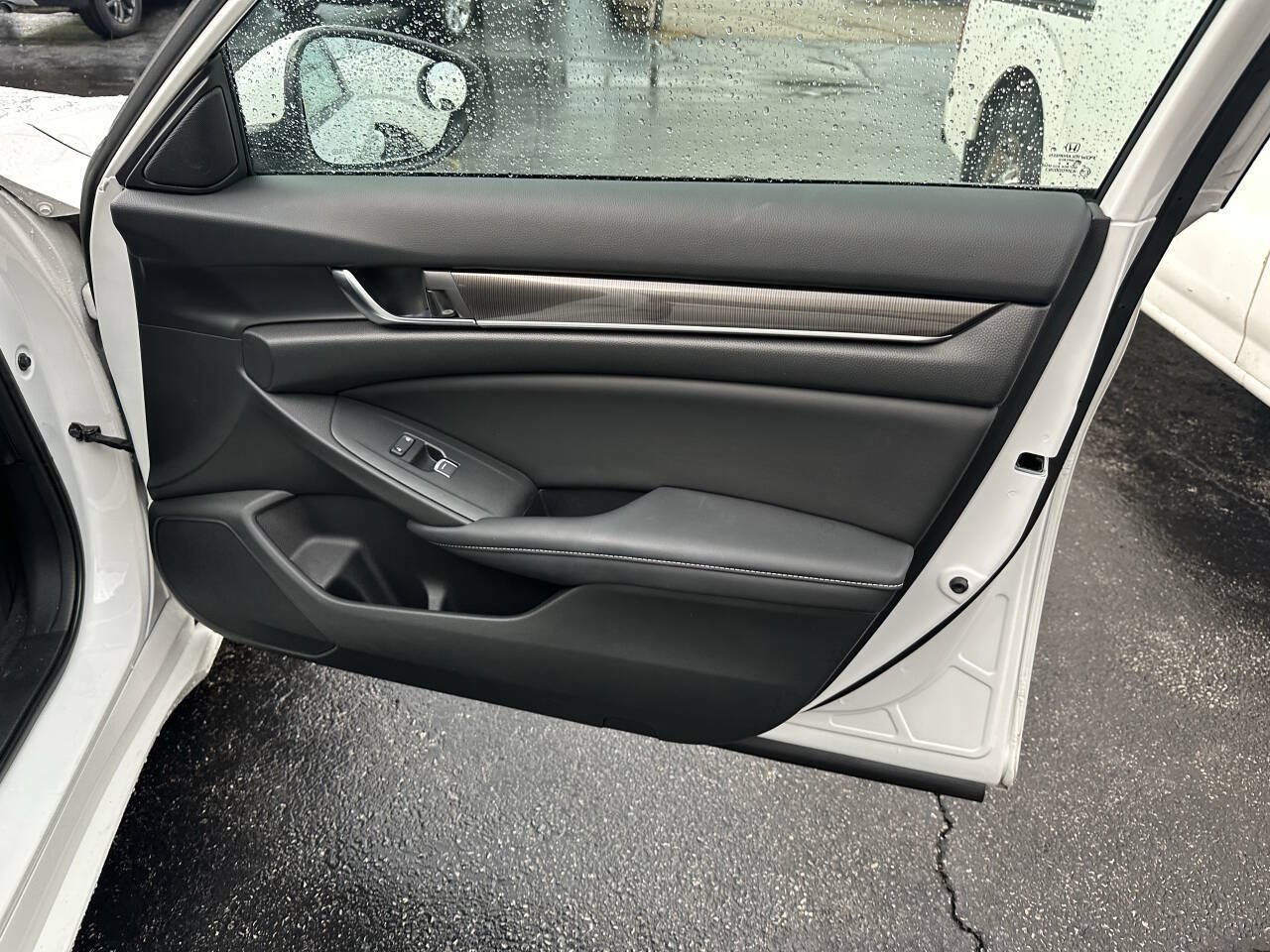 Used 2018 Honda Accord Sport image 8