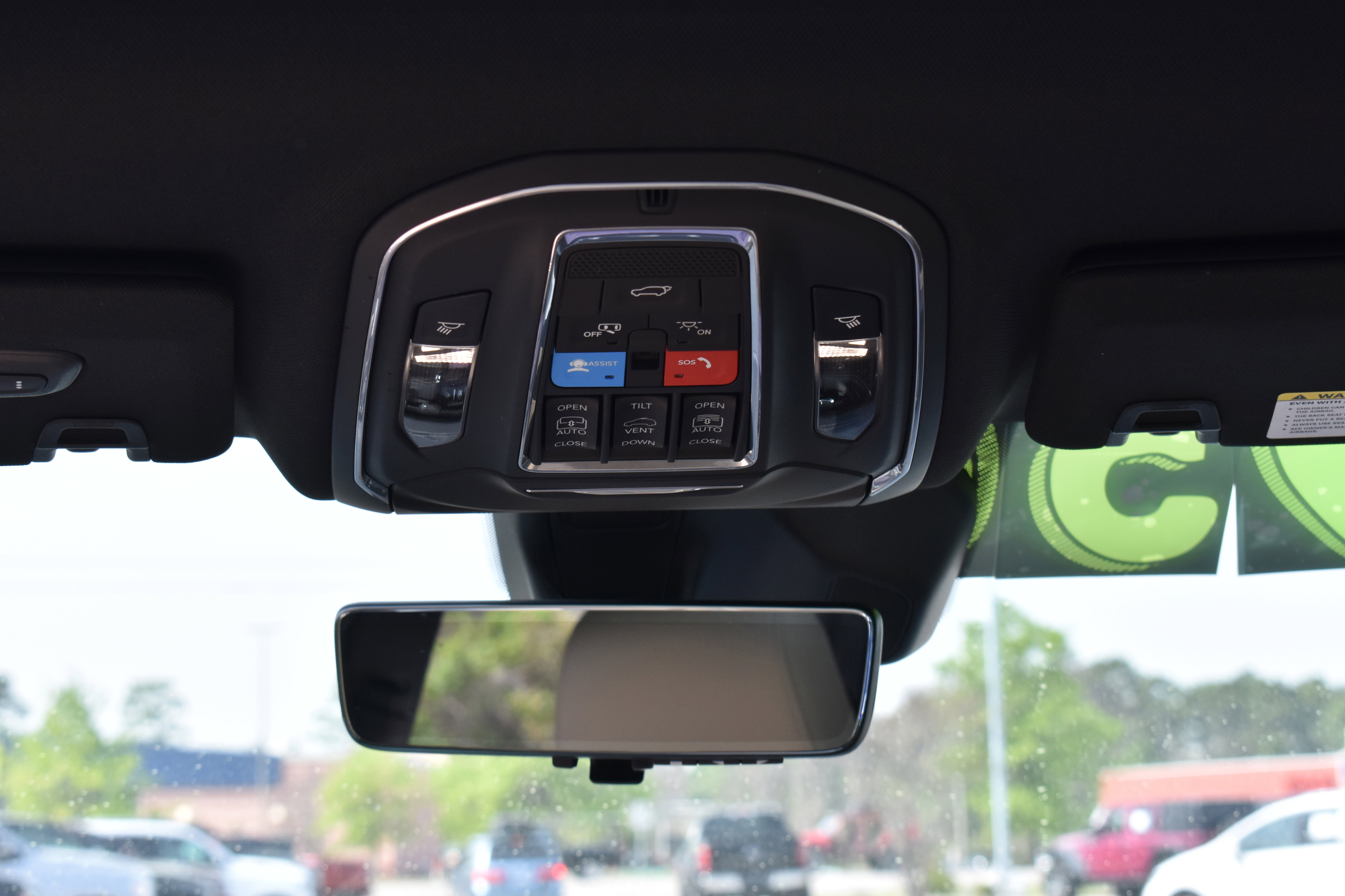 Used 2025 Jeep Grand Cherokee Limited w/ Luxury Tech Group II image 32