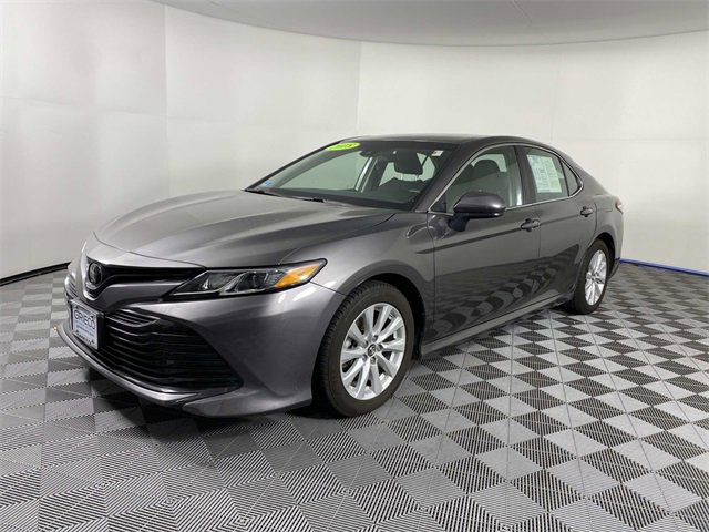 Used 2018 Toyota Camry LE image 4