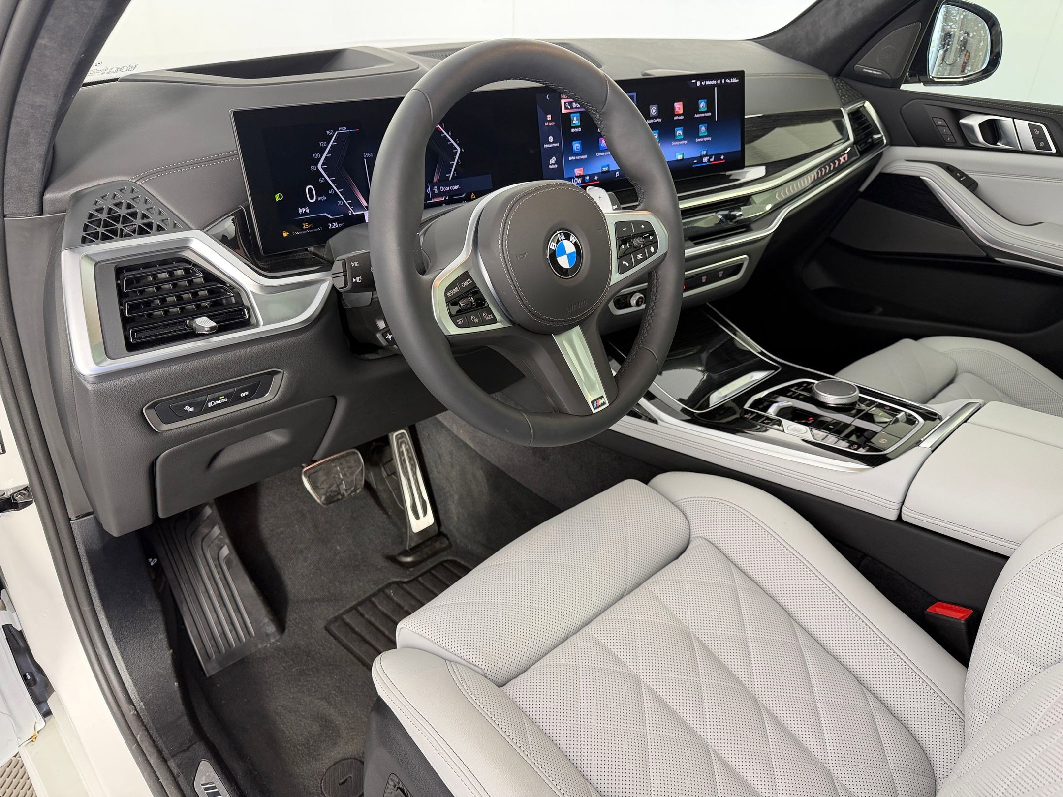 Used 2026 BMW X7 xDrive40i w/ M Sport Package image 4