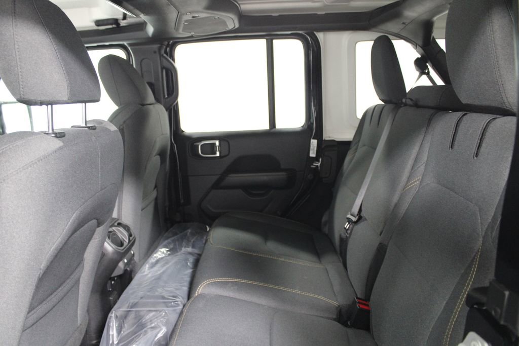 Used 2025 Jeep Wrangler Unlimited Sahara image 18