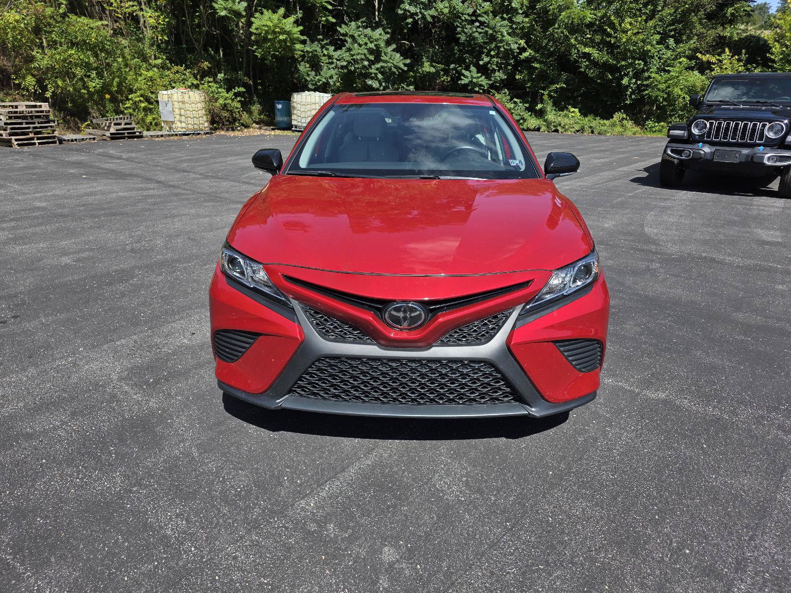 Used 2019 Toyota Camry SE w/ Audio Package FWD image 2