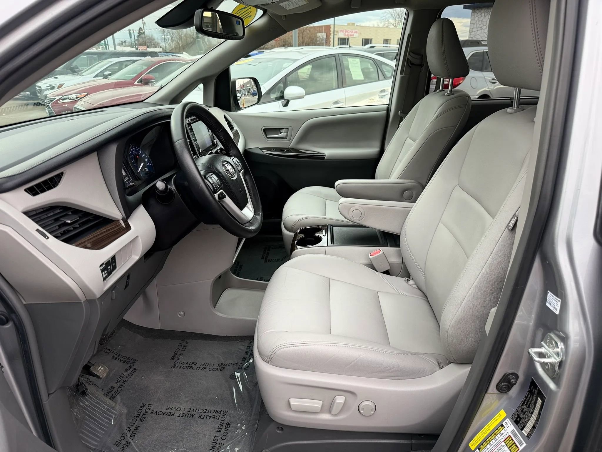 Used 2018 Toyota Sienna XLE w/ XLE Navigation Package FWD image 12