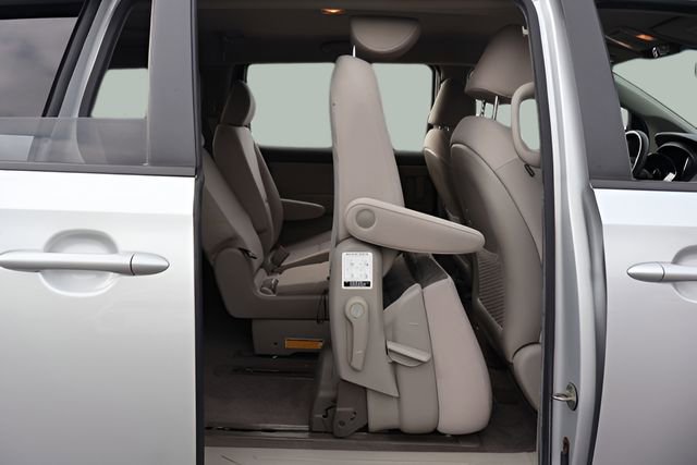 Used 2016 Kia Sedona LX FWD image 17