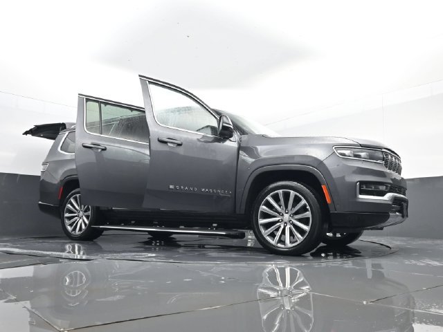 Used 2023 Jeep Grand Wagoneer L Series II AWD/4WD image 40