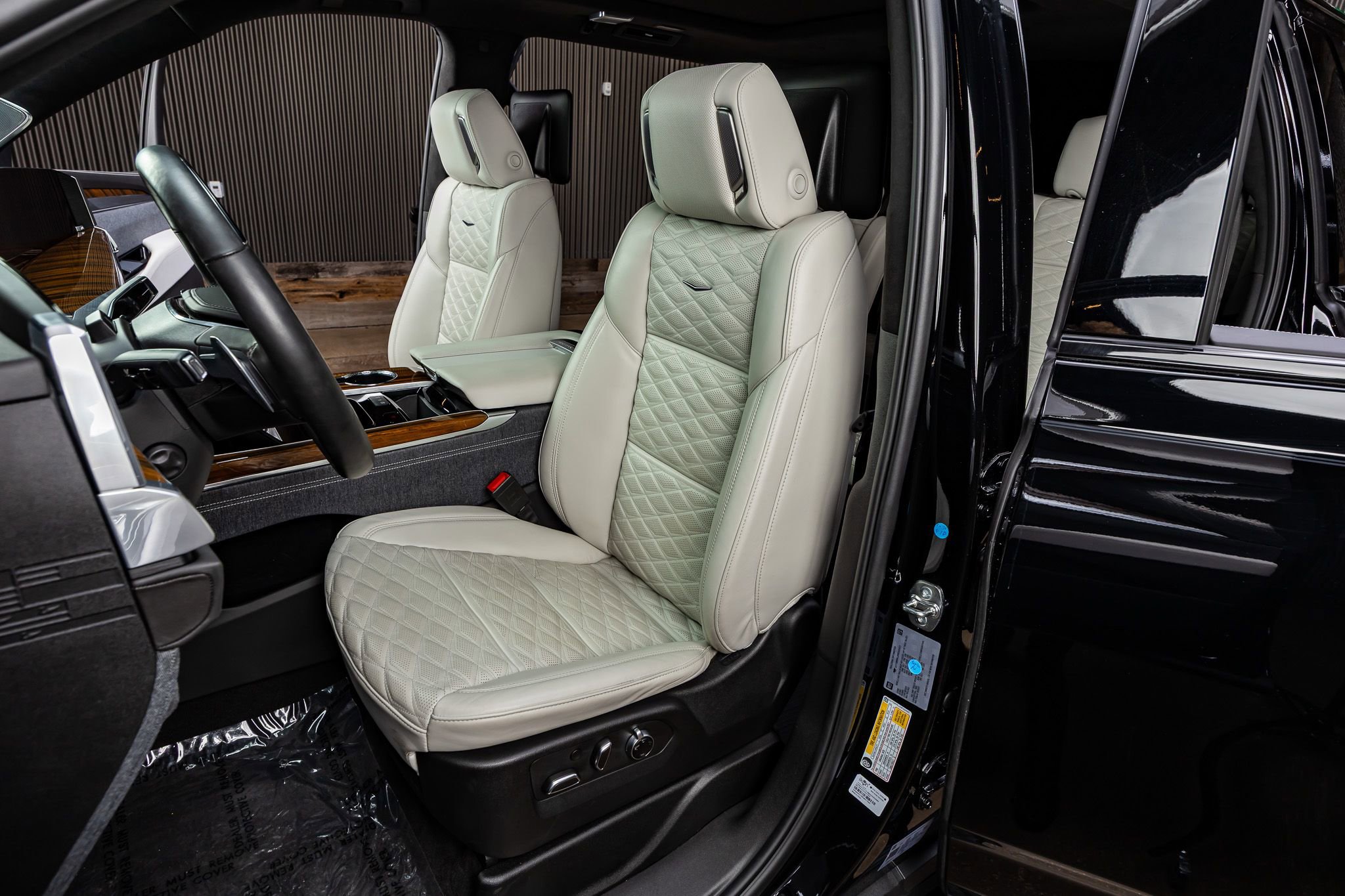 Used 2025 Cadillac Escalade ESV Sport Platinum w/ LPO, ONYX Package image 29