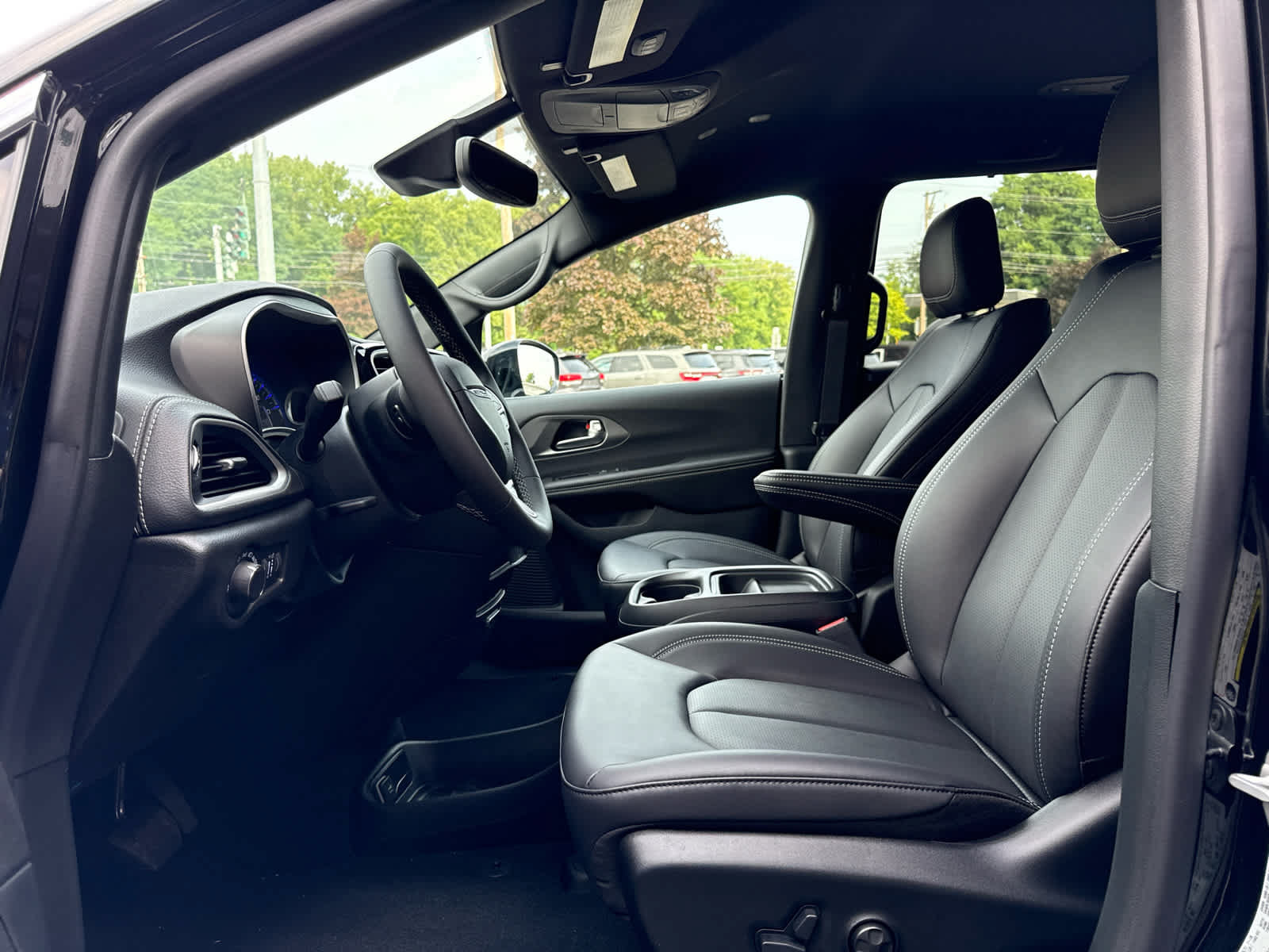 New 2027 Chrysler Pacifica Select AWD/4WD image 13