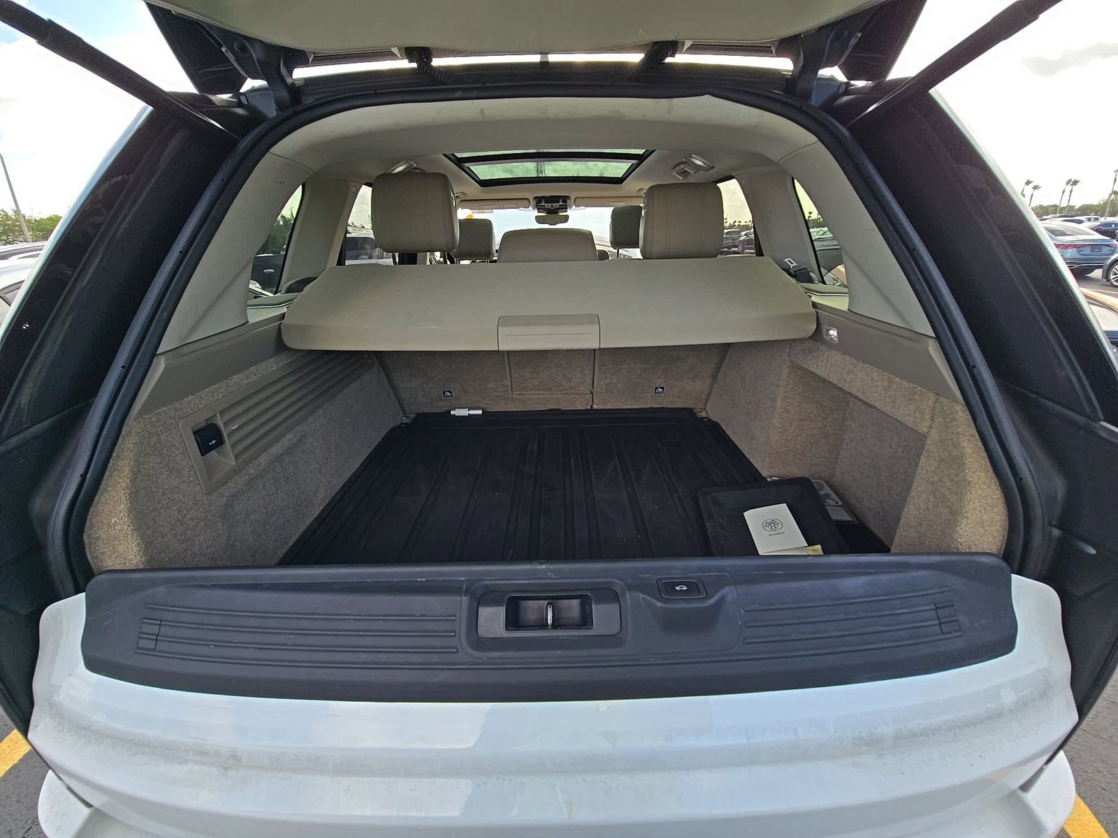 Used 2017 Land Rover Range Rover Long Wheelbase Supercharged image 13