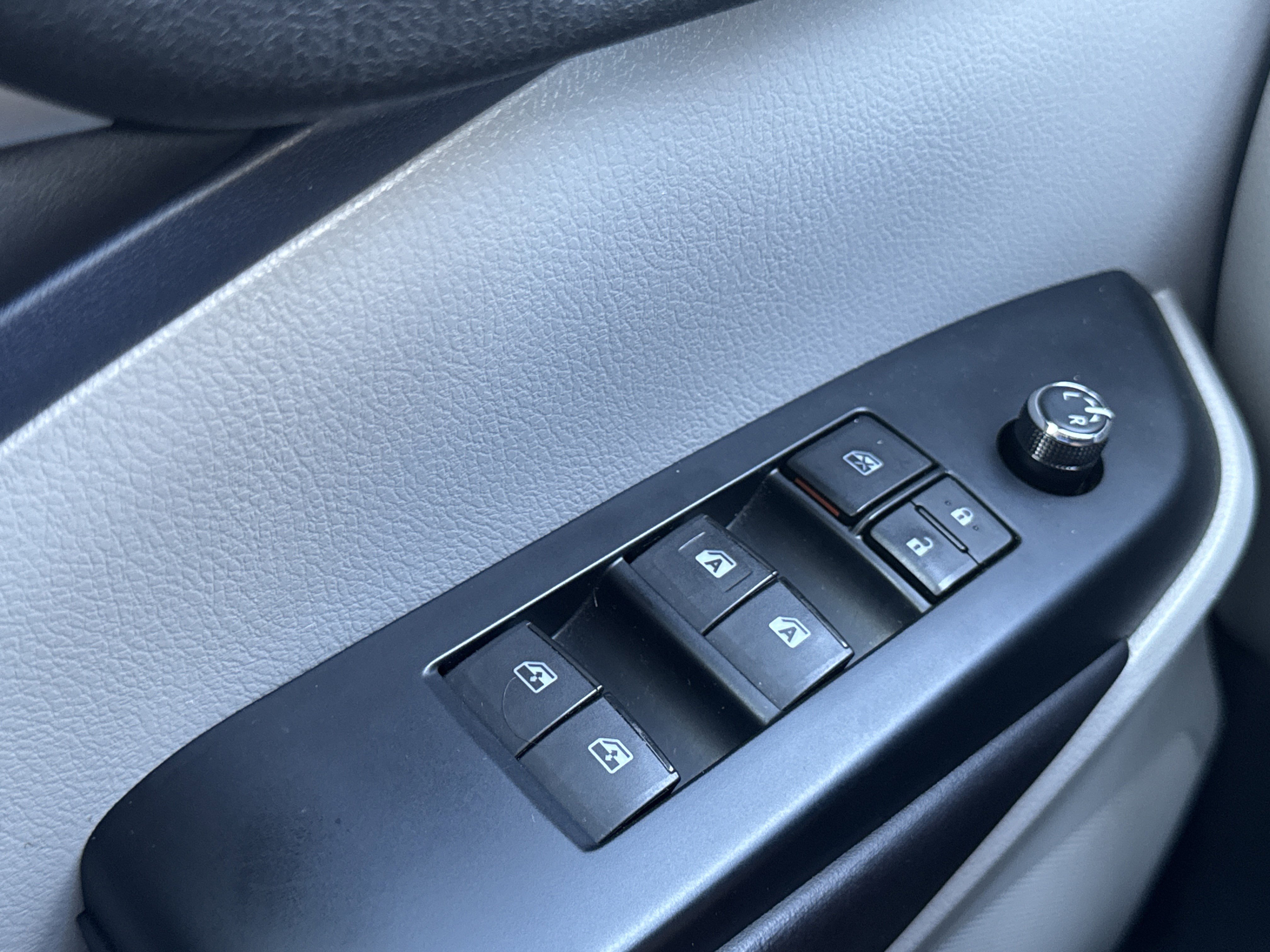 Used 2016 Toyota Highlander XLE FWD image 21