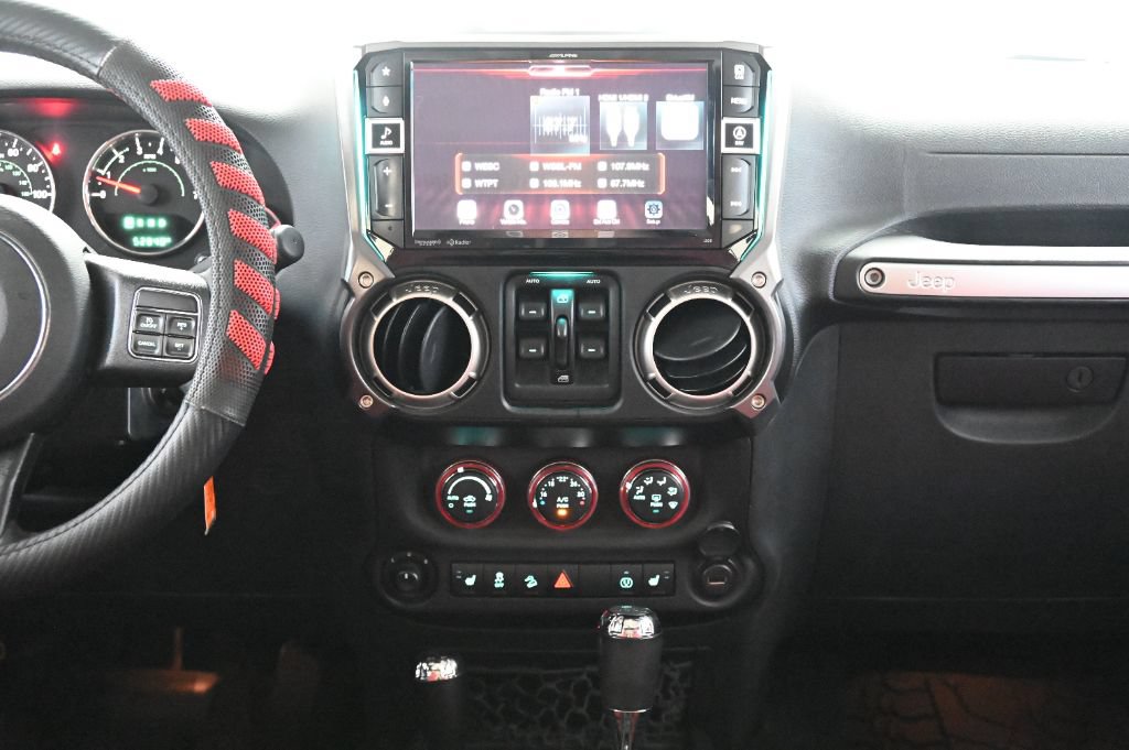 Used 2018 Jeep Wrangler Unlimited Rubicon w/ Cold Weather Group AWD/4WD image 41