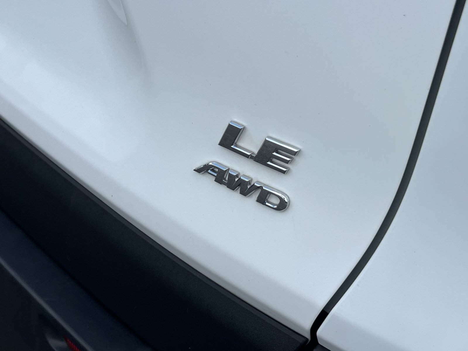 Used 2025 Toyota RAV4 LE AWD/4WD image 27