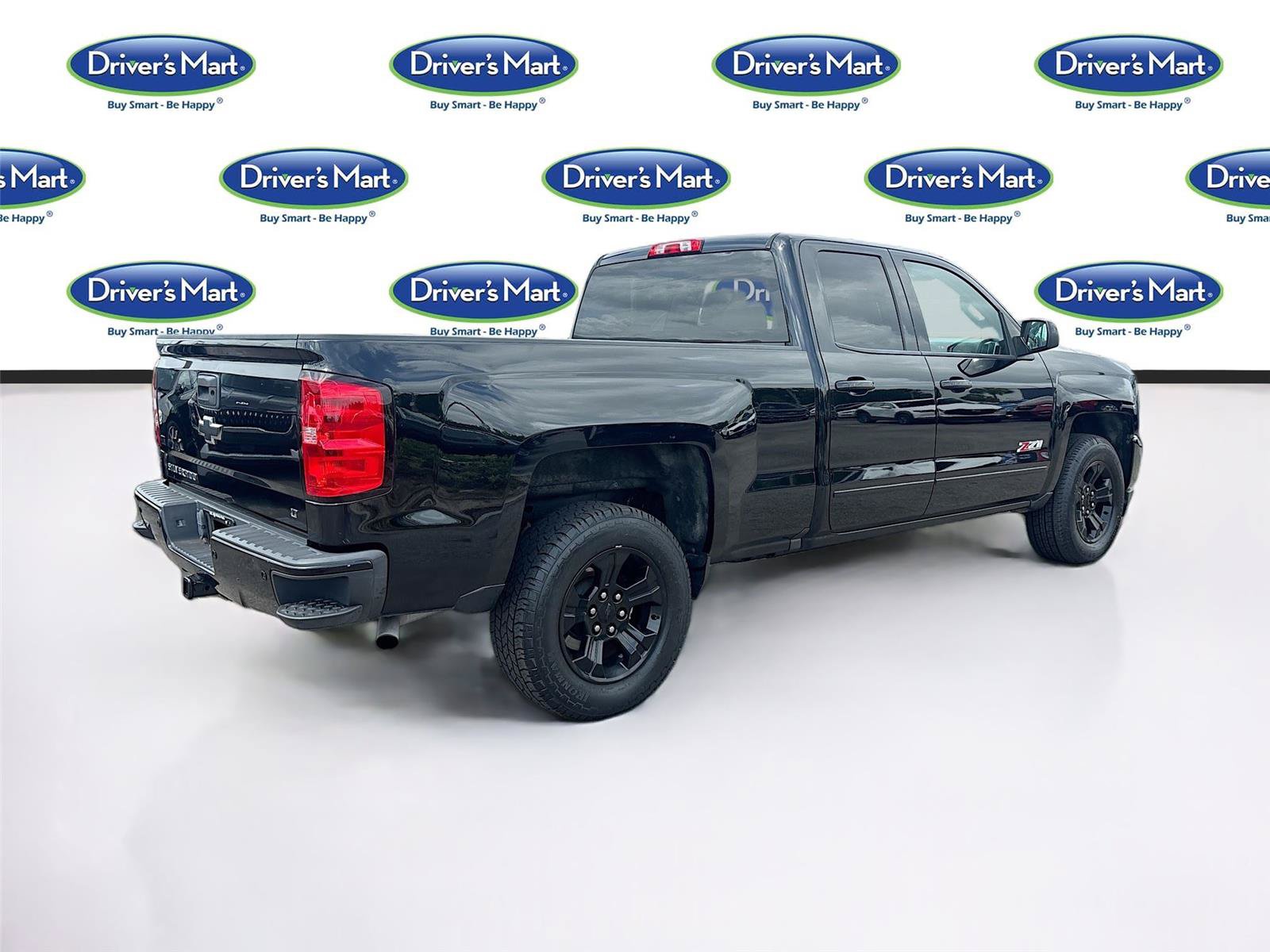 Used 2018 Chevrolet Silverado 1500 LT w/ Midnight Edition AWD/4WD image 7