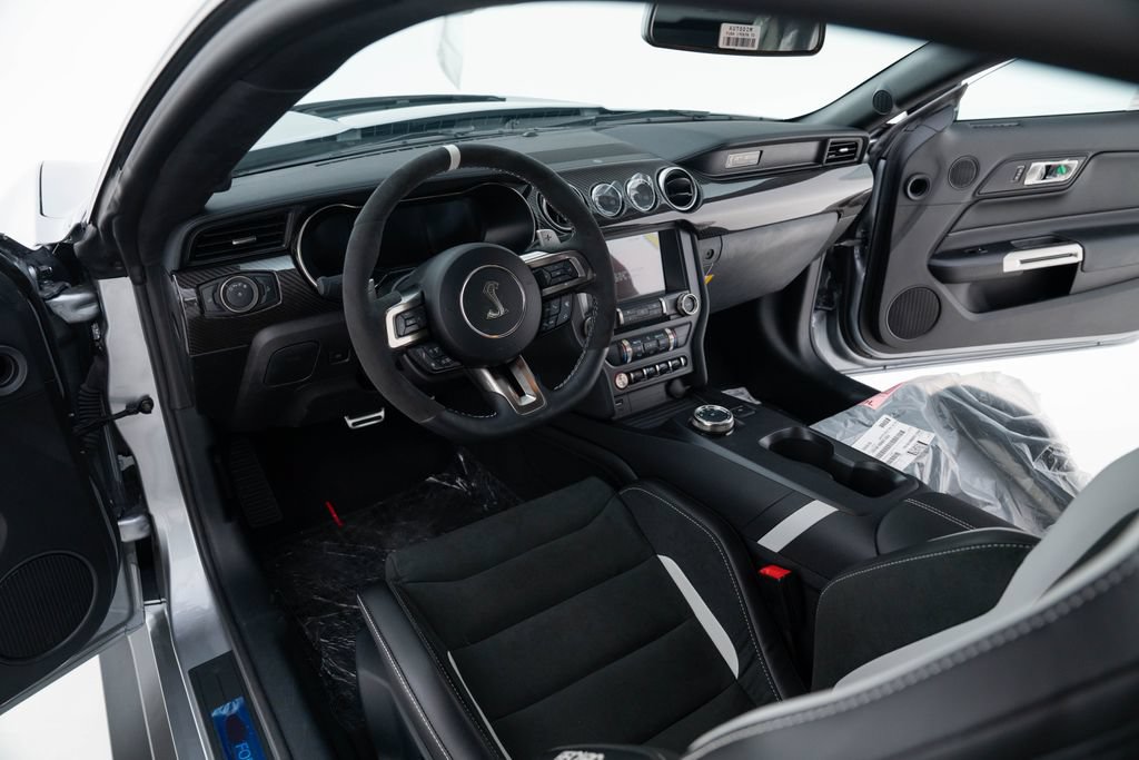 Used 2022 Ford Mustang Shelby GT500 w/ Carbon Fiber Track Pack RWD image 17