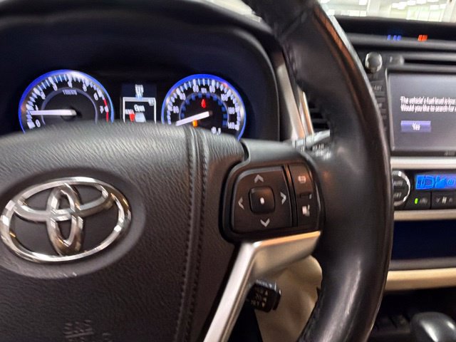 Used 2015 Toyota Highlander Limited AWD/4WD image 26