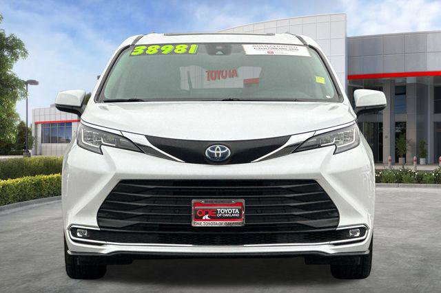 Certified 2023 Toyota Sienna XLE image 11