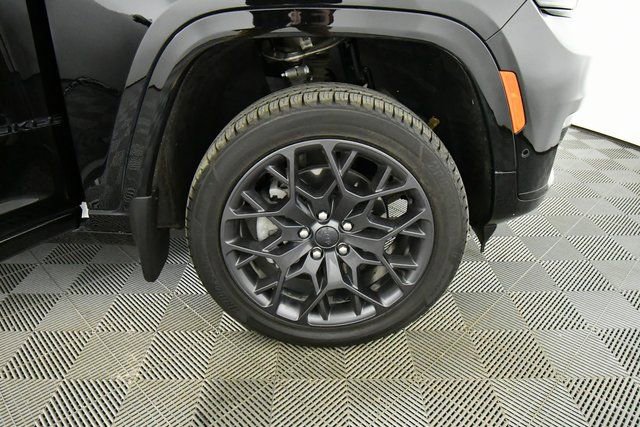 Used 2023 Jeep Grand Cherokee L Summit w/ High Altitude Package image 17
