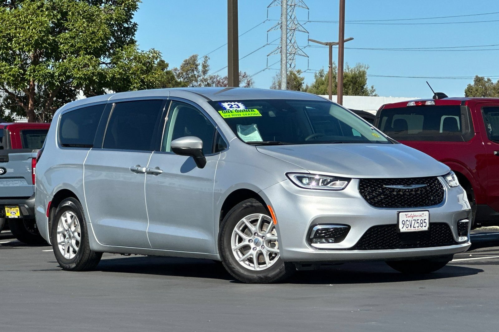 Certified 2023 Chrysler Pacifica Touring-L FWD image 2