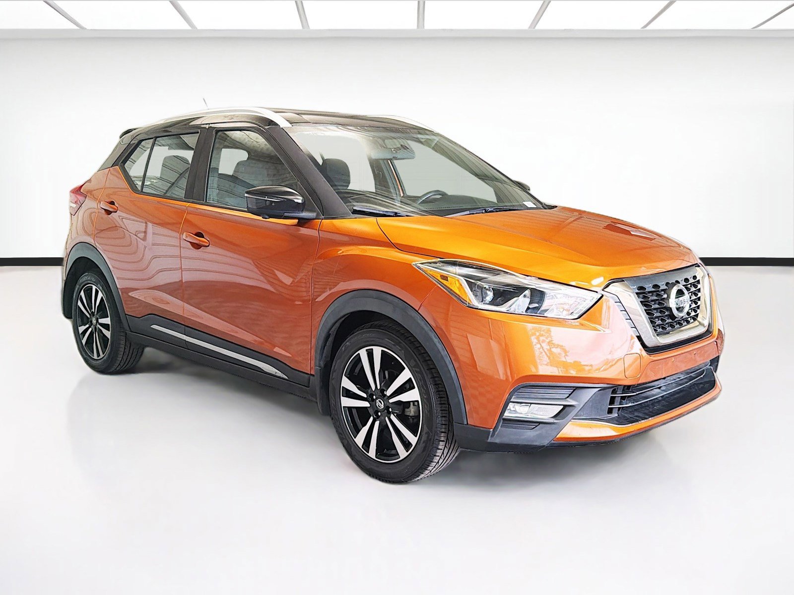 Used 2019 Nissan Kicks SR FWD image 3