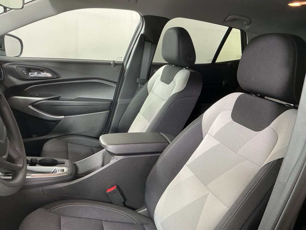 New 2026 Chevrolet Trax LS w/ LS Convenience Package FWD image 4