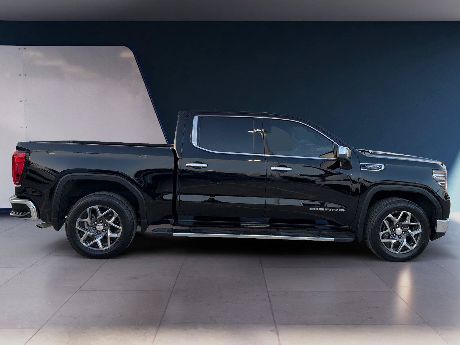Used 2025 GMC Sierra 1500 SLT w/ SLT Premium Plus Package RWD image 6