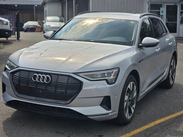 Used 2021 Audi e-tron Premium w/ Convenience Plus Package image 3