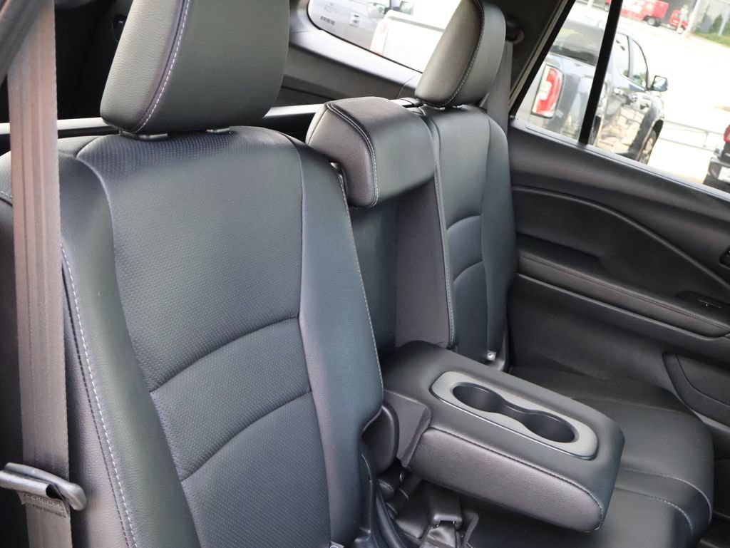 Certified 2025 Honda Passport EX-L image 12
