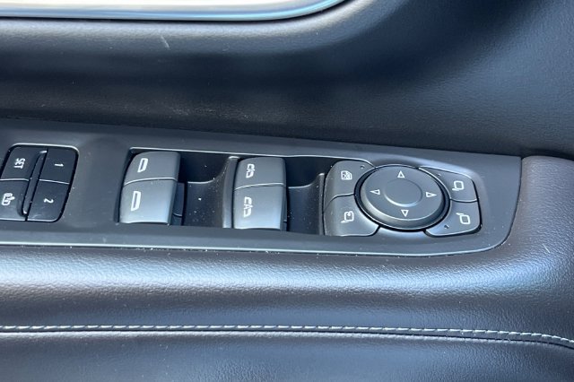 Used 2021 Chevrolet Suburban Z71 w/ Z71 Signature Package AWD/4WD image 12