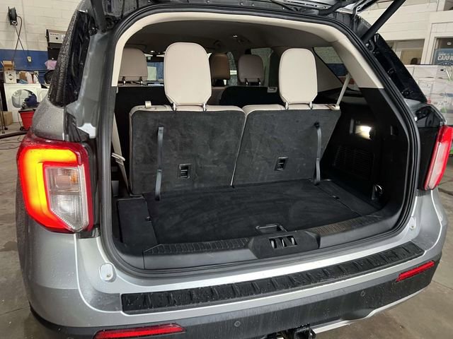Used 2023 Ford Explorer XLT w/ Equipment Group 202A image 12