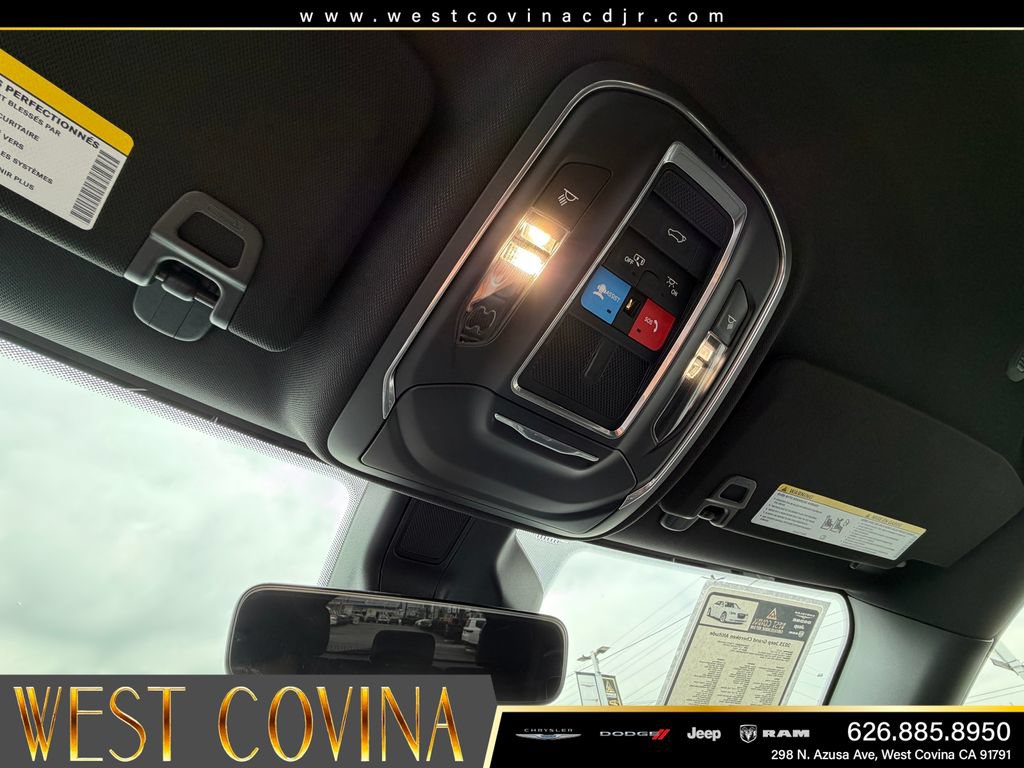 Used 2025 Jeep Grand Cherokee Altitude RWD image 23